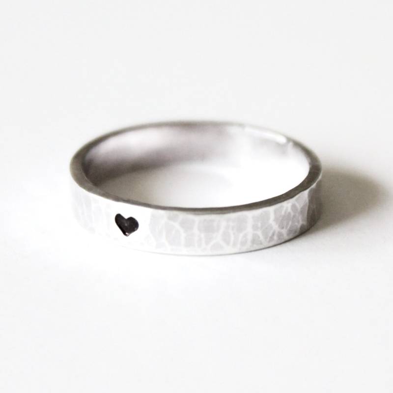 Ring - Gehämmertes Herz Sterling Silber Unisex Ehering Buchstabenprägung Schwarz Oxidiert Verlobung Reinheit Gestempelter von GetNoticed