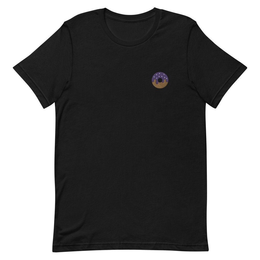 Besprühter Donut Besticktes Unisex T-Shirt Geschenk Für Freund, Freundin, Kurzarm Shirt - Mehrere Farben von GetStitch