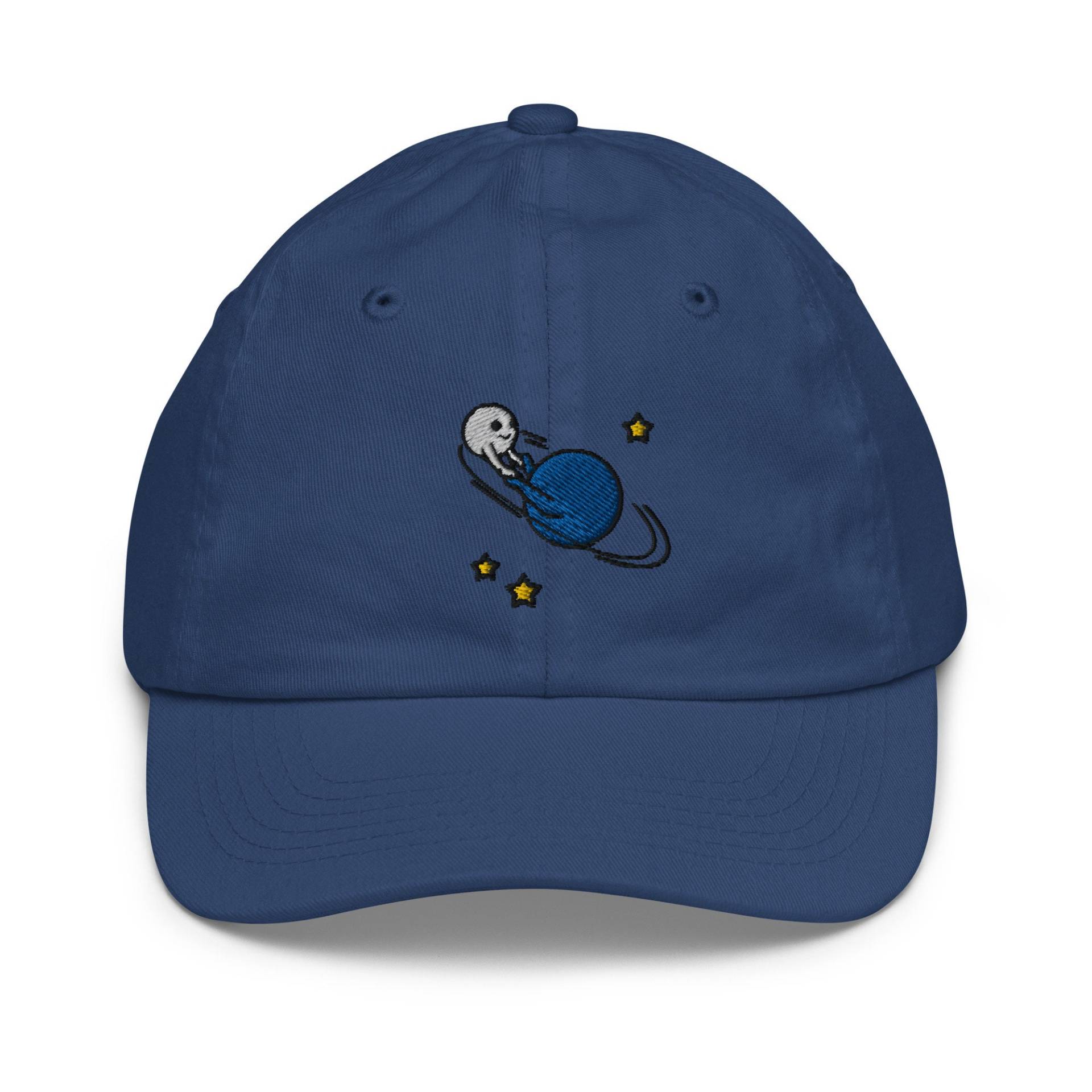 Planeten Orbit Jugend Baseballkappe, Handgefertigte Kindermütze, Bestickte Kindermütze Geschenk - Mehrere Farben Planeten Orbit Jugend Baseballkappe, Handgefertigte Kindermütze, Bestickte Kindermütze Geschenk - Mehrere Farben von GetStitch