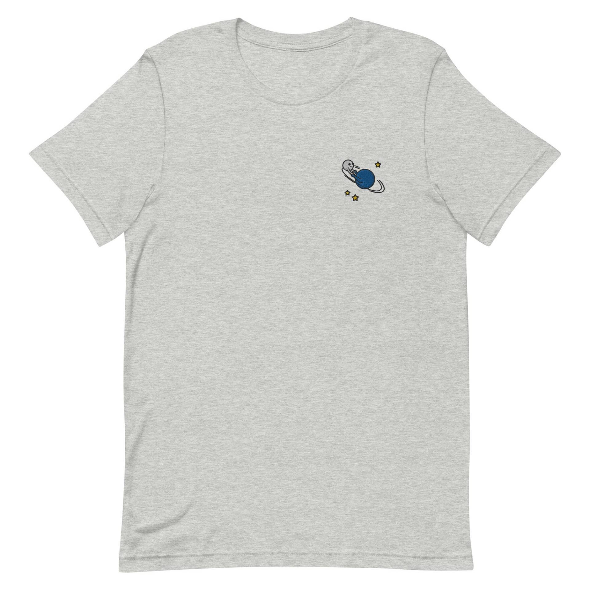 Space Orbit Unisex T-Shirt, Besticktes T-Shirt Geschenk Für Freund, Freundin, Kurzarm Shirt - Mehrere Farben von GetStitch