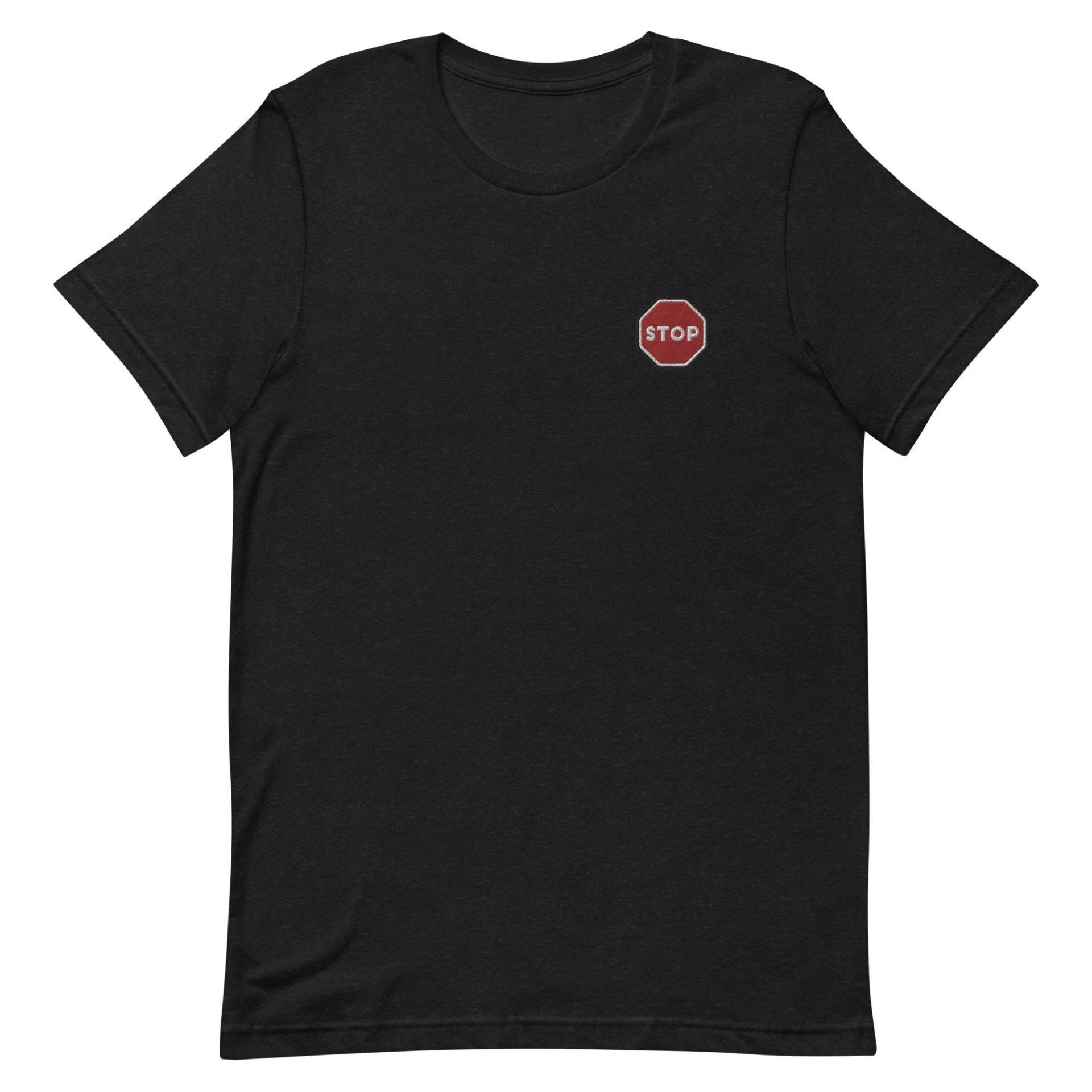 stoppen Sie Sign Unisex T-Shirt, Gesticktes T-Shirt Geschenk Für Freund, Freundin, Kurzarm-Shirt - Mehrere Farben von GetStitch