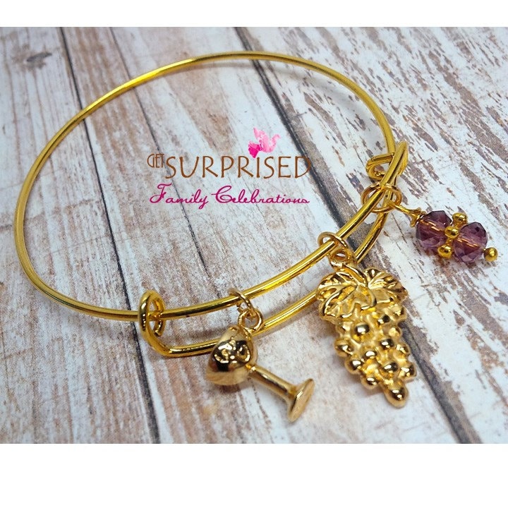 Erstkommunion Armband. 18K Vergoldete Trauben Und Weinglas Charms. Vergoldeter Armreif. Geburtsstein Swarovski Crystal. Kommunion Geschenk von GetSurprised