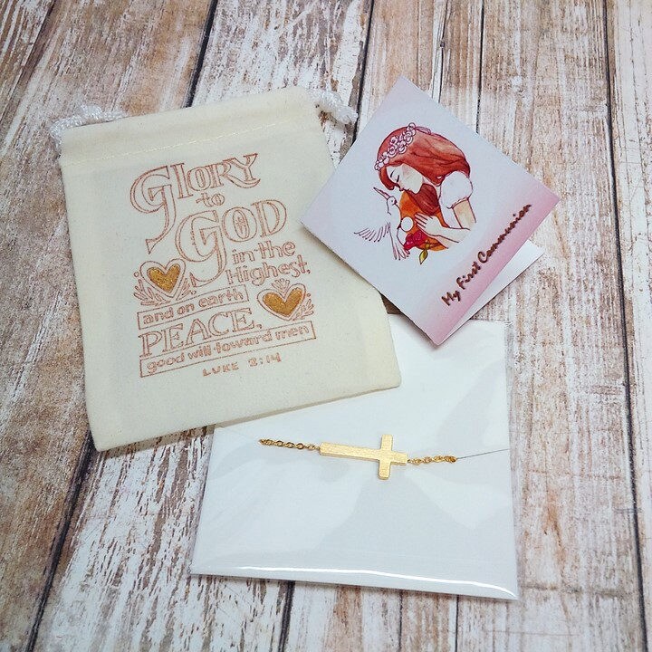 Seitlich Kreuz Halskette. Zierliche Edelstahl Silber Kreuz Frauen Halskette. Mädchen Konfirmation Geschenk, Kommunion, Mitgefühl. Berühmtheit von GetSurprised