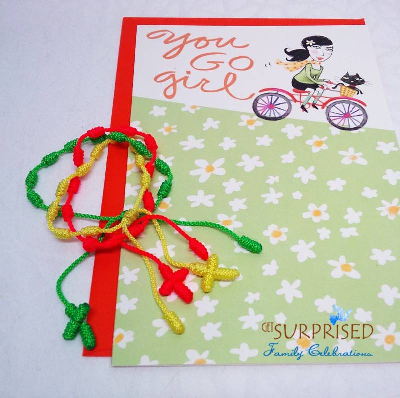 Tochter Geburtstagsgeschenk. Freundschaft Armbänder Set. Inspirierende Karte + Hand Gestempelt Baumwolltasche. Tapfere Teenager-Geschenk. Stolze von GetSurprised