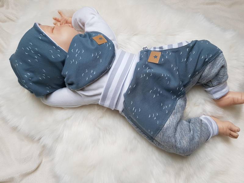 Baby-Set Pumphose+Halstuch+Beanie-Mütze Gr.(56-74 | 62-80 | 68-86 Geburts-Geschenk Vögel Junge Handmade Erstlingsset Babyhose Rauchblau von GetigerterLoewe