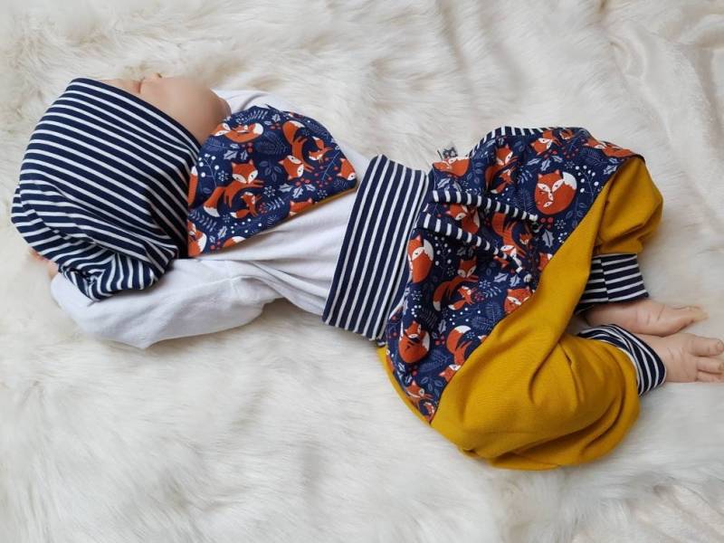 Baby-Set Pumphose+Halstuch+Beanie-Mütze Gr.50, 56, 62, 68, 74, 80, 86, 92 Geburts-Geschenk Junge Handmade Erstlingsset Babyhose Füchse Senf Blau von GetigerterLoewe