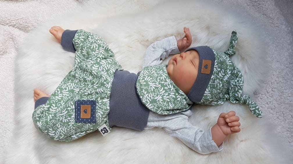 Babyset Aus Pumphose Halstuch Und Knotenmütz Geburts-Geschenk Mädchen, Erstlingsset Getigerterloewe von GetigerterLoewe