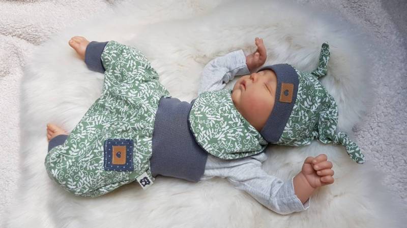 Babyset Aus Pumphose Halstuch Und Knotenmütz Geburts-Geschenk Mädchen, Erstlingsset Getigerterloewe von GetigerterLoewe