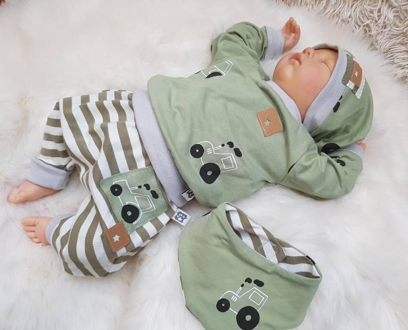 Babyset Pullover Pumphose Beanie-Mütze Halstuch Erstlingsset Gr 50 56 62 68 Jungsset Traktor Getigerter-Loewe Sweathose Jersey Olive Weiß von GetigerterLoewe