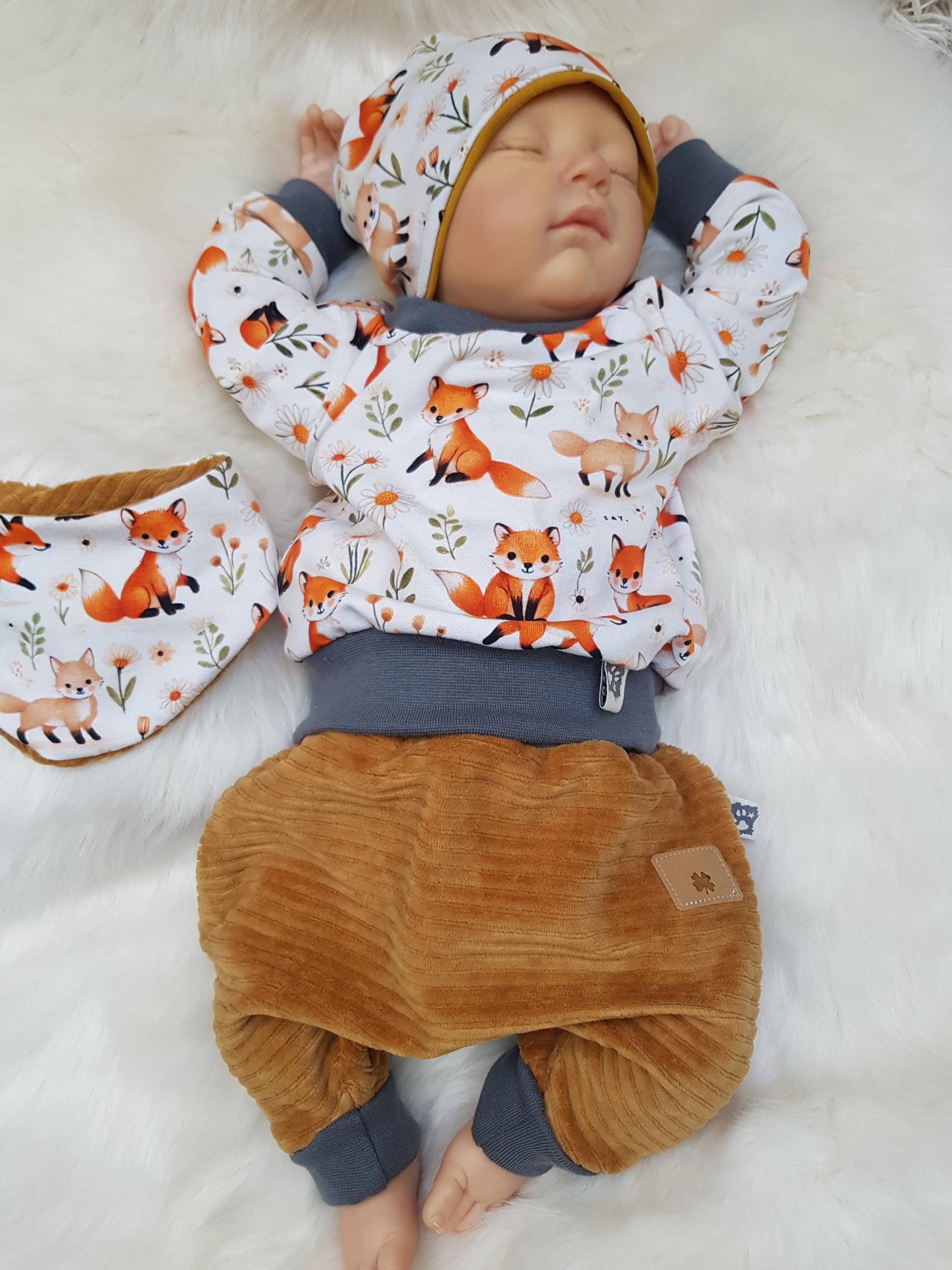 Babyset Pullover-Shirt Pumphose Beanie-Mütze Halstuch Erstlingsset Gr50 56 62 68 Jungsset Waldtiere Getigerter-Loewe Sweathose Jersey Fuchs von GetigerterLoewe