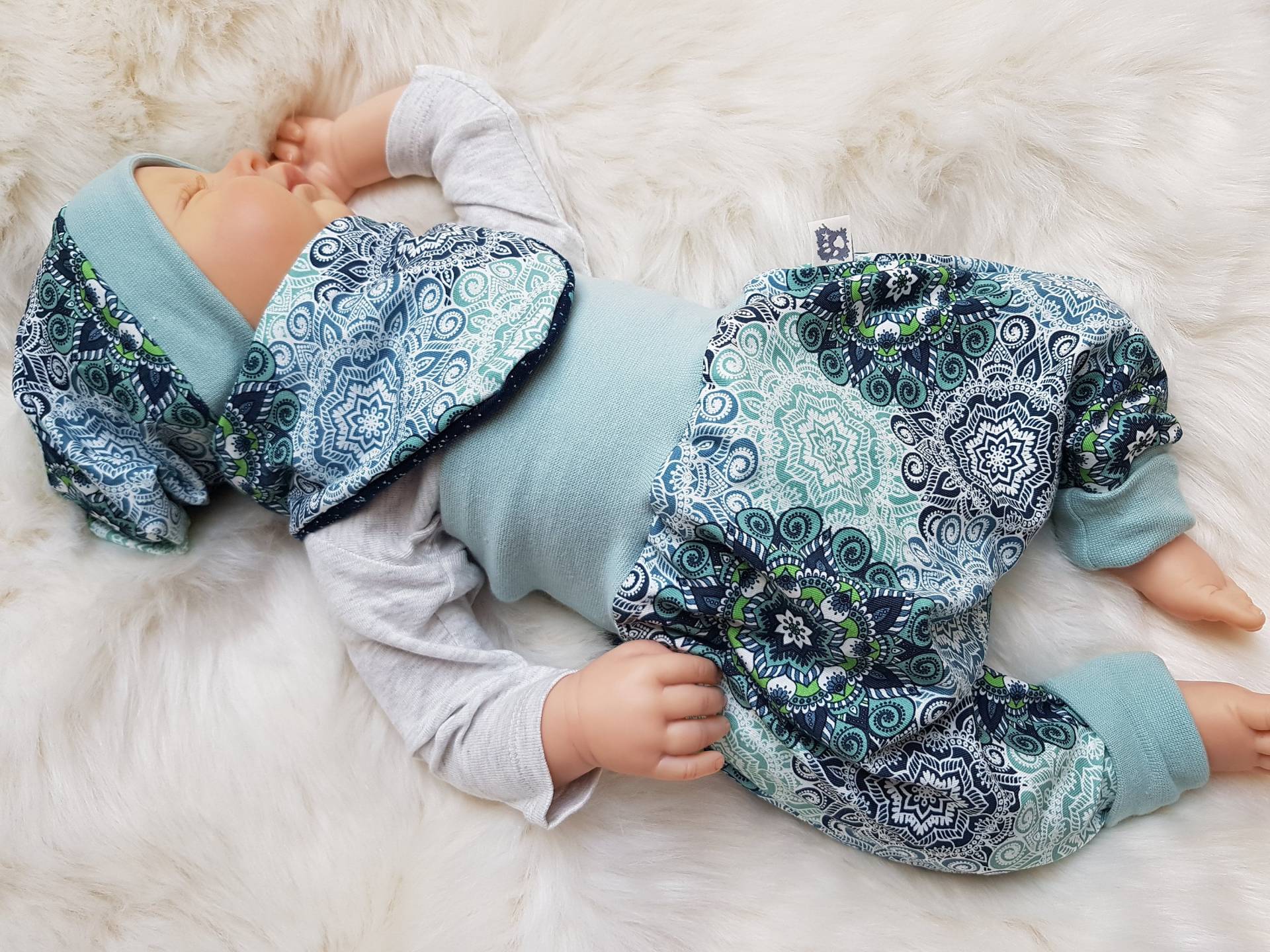 Babyset Pumphose Halstuch Und Beaniemütze Mit Mandalamuster Mint Erstlingsset Babygeschenk Geburtsgeschenk Mädchenhose Babyset Pumphose Halstuch Und Beaniemütze Mit Mandalamuster Mint Erstlingsset Babygeschenk Geburtsgeschenk Mädchenhose von GetigerterLoewe
