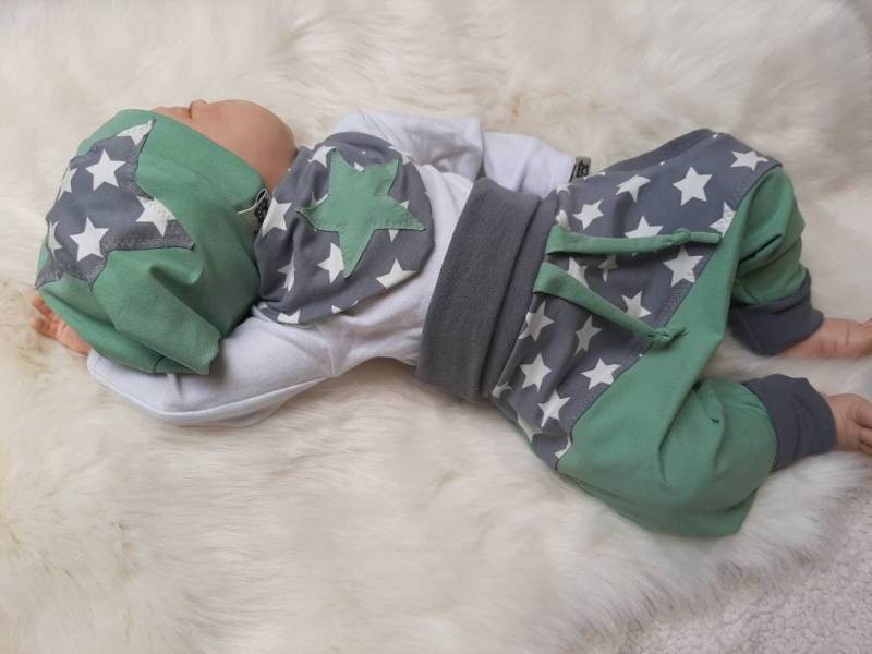 Pumphose+Halstuch+Beanie-Mütze Gr.(56-74 | 62-80 | 68-86 Geburts-Geschenk Sterne Junge Handmade Erstlingsset Babyhose Lindgrün Grau Weiß von GetigerterLoewe