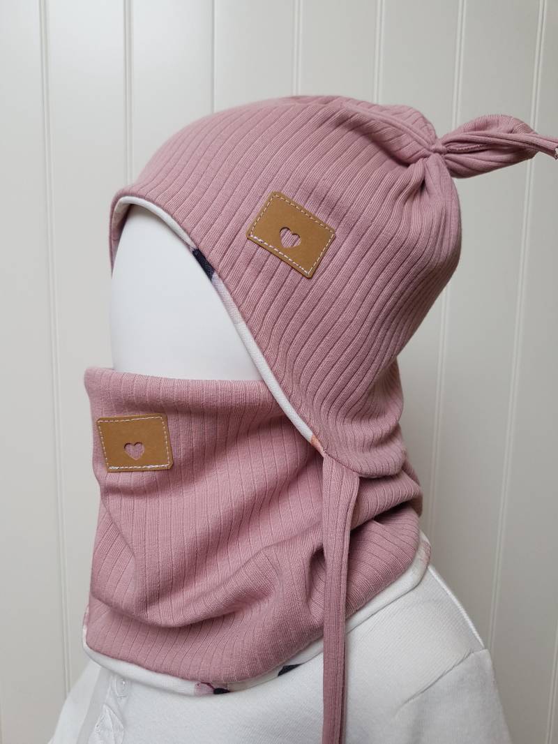 Set Öhrchen-Mütze+ Loop-Schal Gr.36 38 40 42 45 47 50 52cm Mädchenmütze Altrosa Rippjersey Bindemütze Blumenmuster Federn Getigerter-Löwe von GetigerterLoewe