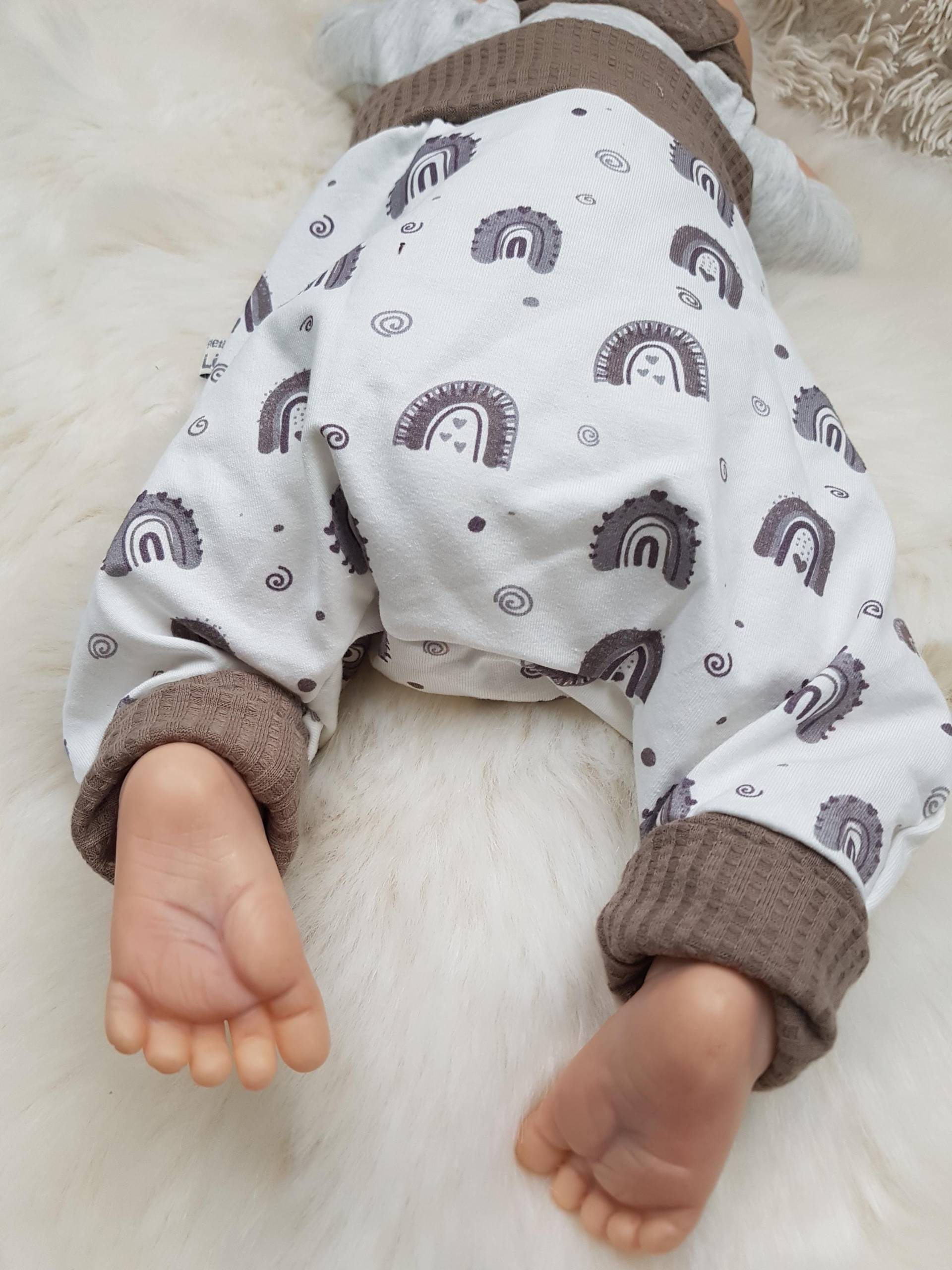 Set Pumphose Mitwachshose + Halstuch Gr.50/56/62/68/74/80/86 Junge Braun Regenbogen Newborn Outfit Getigerter-Loewe Taufe Homecoming Erstlin von GetigerterLoewe