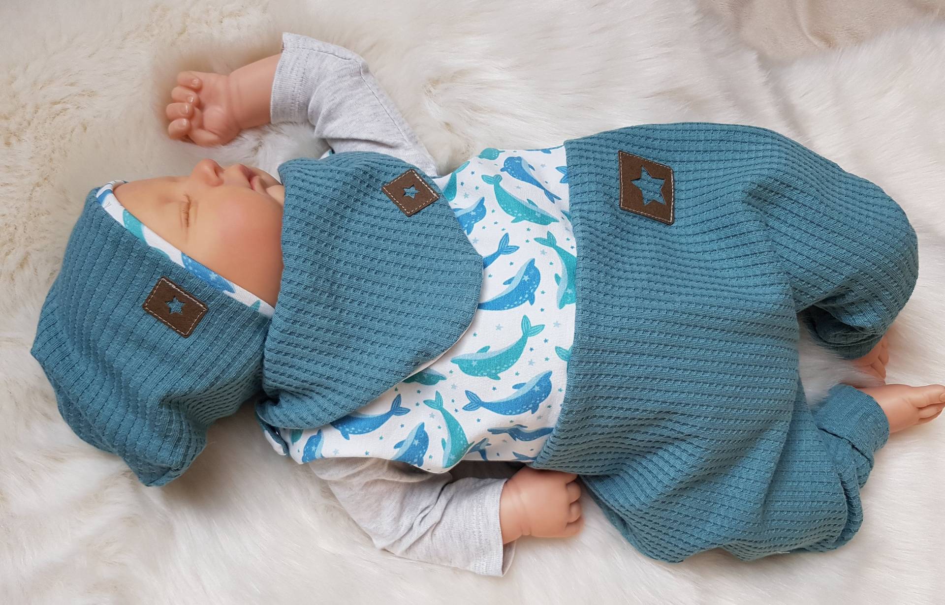 Set Strampler Mit Beaniemütze U Halstuch Gr.50/56/62/68/74/86 Altgrün Delfine Mint Jungs Mädchen Erstlingsset Getigerter-Loewe Geburtsgesch von GetigerterLoewe