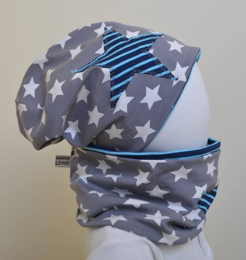 Wende-Beanie Mütze + Loopschal Set Gr 40-57cm Jungsmütze Kindermütze Hellgrau Blau Jerseymütze Sterne Streifen Getigerter-Löwe von GetigerterLoewe