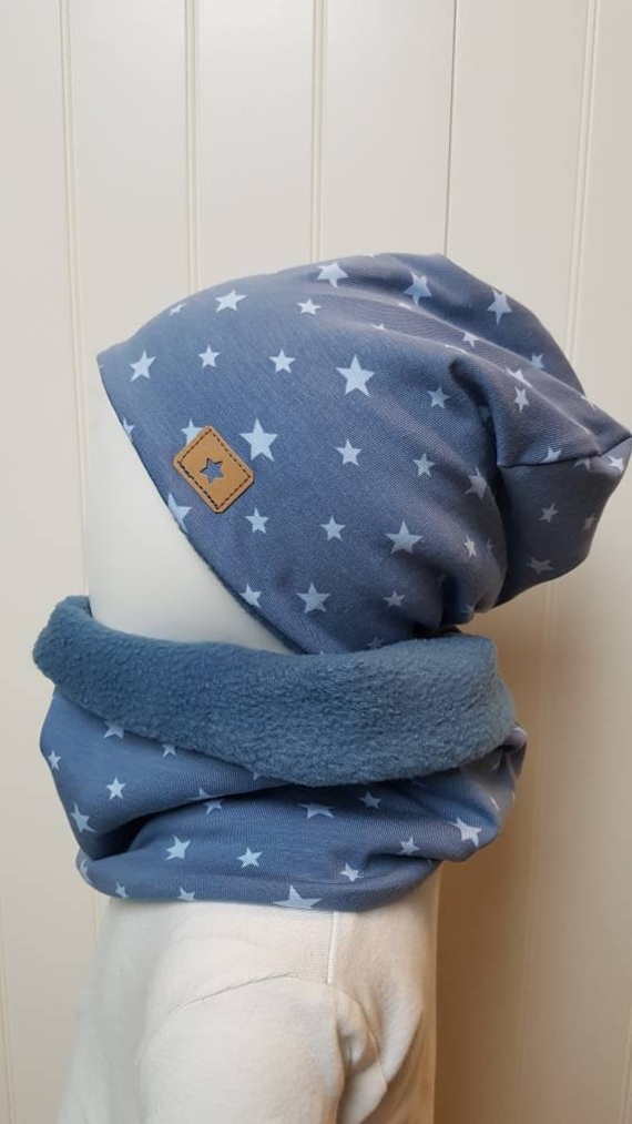 Winter-Beanie Mütze + Loopschal Set Gr 40-57cm Jungsmütze Kindermütze Fleecemütze Sterne Blau Hellblau Winterset Junge Getigerter-Löwe von GetigerterLoewe