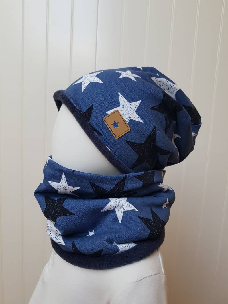 Winter-Beanie Mütze + Loopschal Set Gr 40-57cm Jungsmütze Kindermütze Fleecemütze Sterne Blau Hellblau Winterset Junge Getigerter-Löwe von GetigerterLoewe