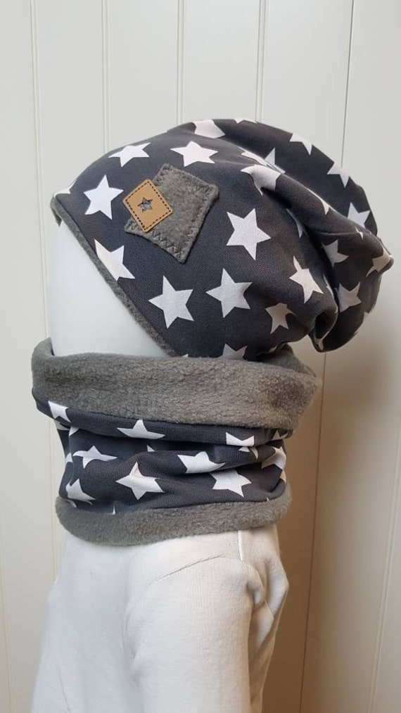 Winter-Beanie Mütze + Loopschal Set Gr 40-57cm Jungsmütze Kindermütze Fleecemütze Sterne Dunkelgrau Weiß Winterset Junge Getigerter-Löwe von GetigerterLoewe