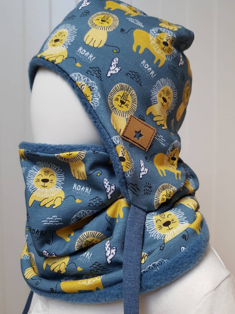 Winter-Ohren-Mütze + Loopschal Set Gr 40-56cm Jungsmütze Kindermütze Fleecemütze Löwe Rauchblau Senf Winterset Junge Getigerter-Löwe von GetigerterLoewe