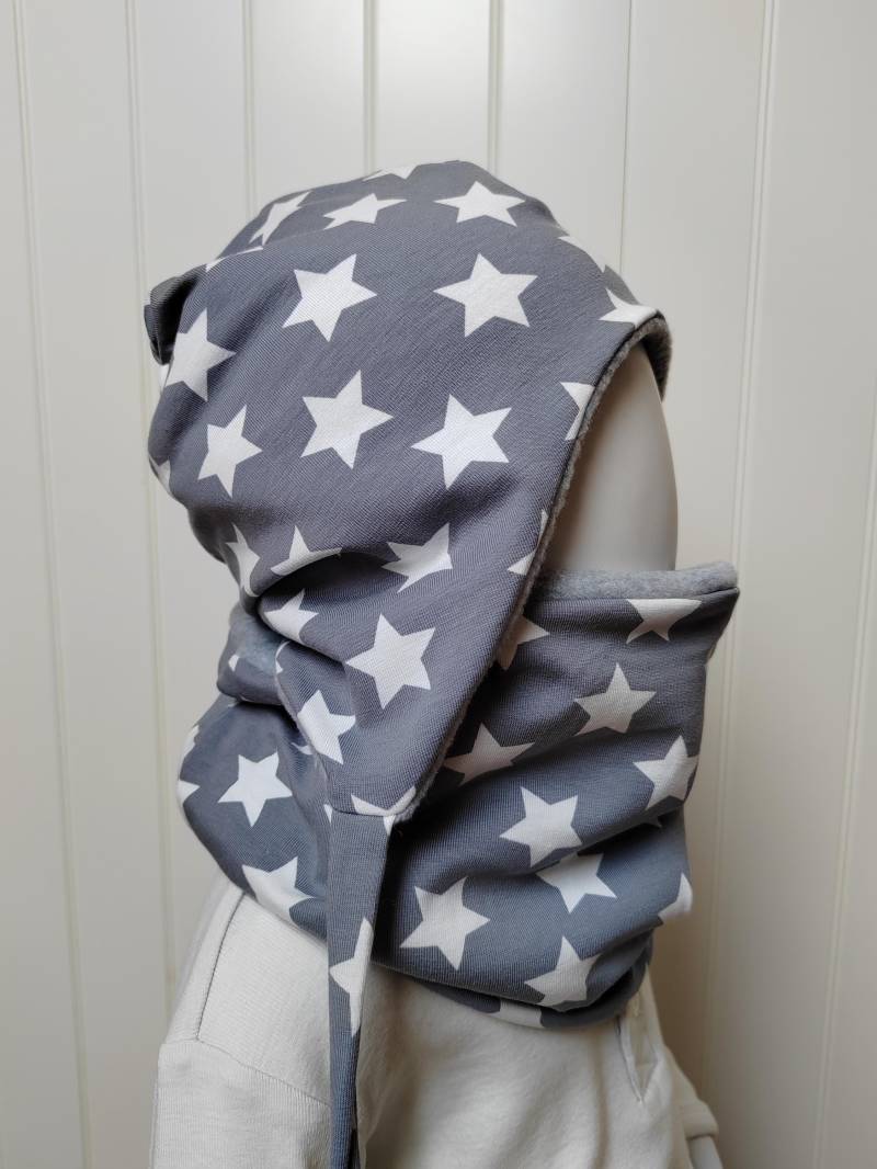 Winter-Ohren-Mütze + Loopschal Set Gr 40-56cm Jungsmütze Kindermütze Fleecemütze Sterne Grau Weiß Winterset Junge Getigerter-Löwe von GetigerterLoewe