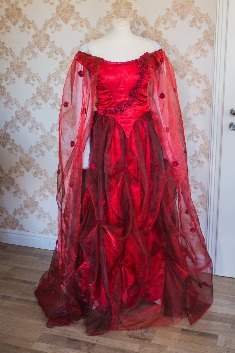 Rote Königin Kleid Mit Schleppe, Gothic Alternatives Hochzeitskleid Rosen, Vampir Cosplay Kostüm Mina Harker Größe M Einzelstück von Gewandfantasien