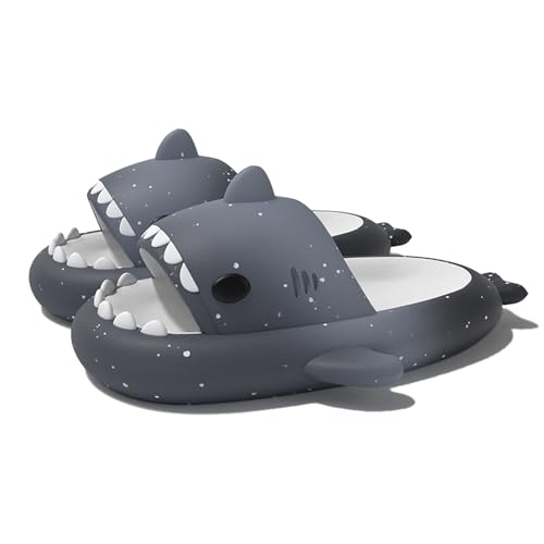 Shark Sildes Slippers Damen Herren Hai Badelatschen Sommer Hausschuhe Badeschlappen rutschfeste Unisex Badeschuhe Strand Sandalen Home Pantoffeln Sternenhimmel2-Zementgrau EU 44 Shark Sildes Slippers Damen Herren Hai Badelatschen Sommer Hausschuhe Badeschlappen rutschfeste Unisex Badeschuhe Strand Sandalen Home Pantoffeln Sternenhimmel2-Zementgrau EU 44 von Geymxzik
