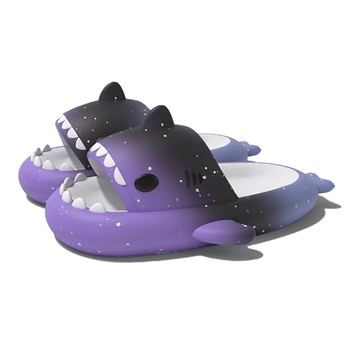 Shark Sildes Slippers Damen Herren Hai Badelatschen Sommer Hausschuhe Badeschlappen rutschfeste Unisex Badeschuhe Strand Sandalen Home Pantoffeln Sthm2-LilaSchwarzBlau EU 44 Shark Sildes Slippers Damen Herren Hai Badelatschen Sommer Hausschuhe Badeschlappen rutschfeste Unisex Badeschuhe Strand Sandalen Home Pantoffeln Sthm2-LilaSchwarzBlau EU 44 von Geymxzik