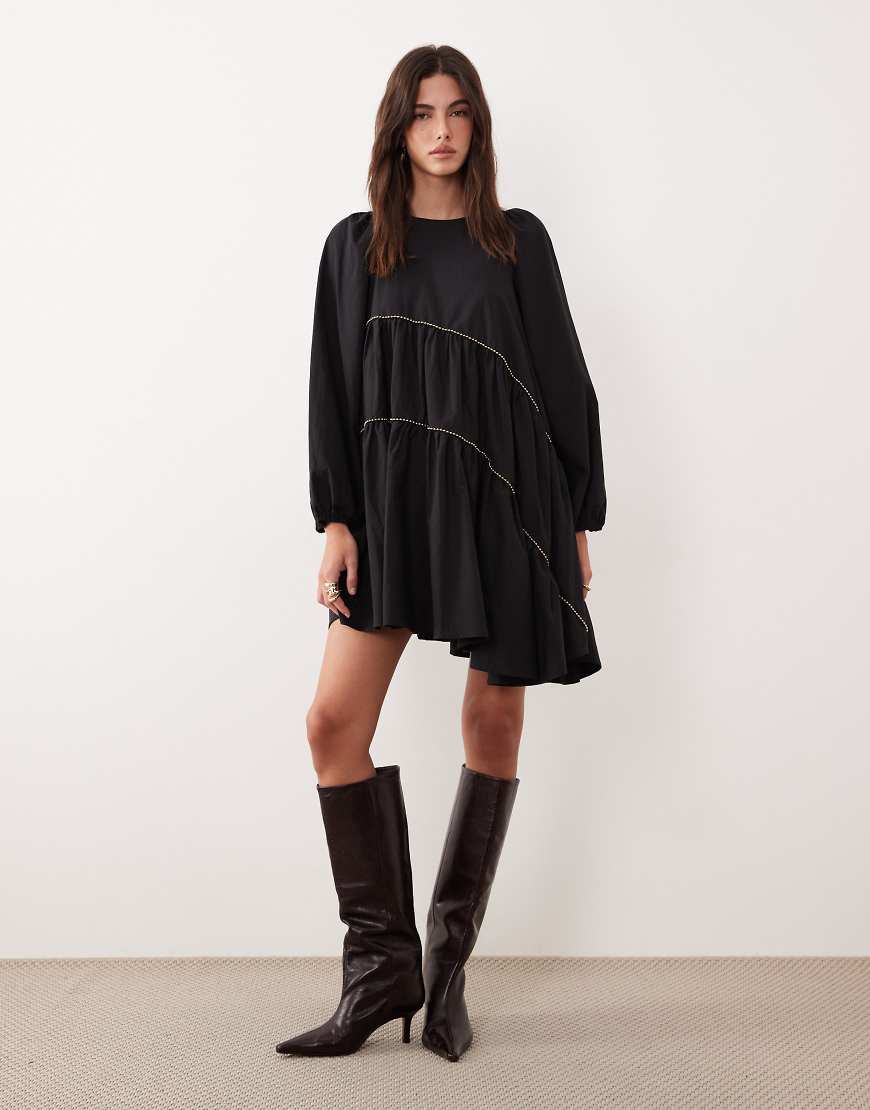 Ghospell - Angela - Minikleid aus Baumwollmix in Schwarz mit asymmetrischem Saum und Perlenbesatz von Ghospell