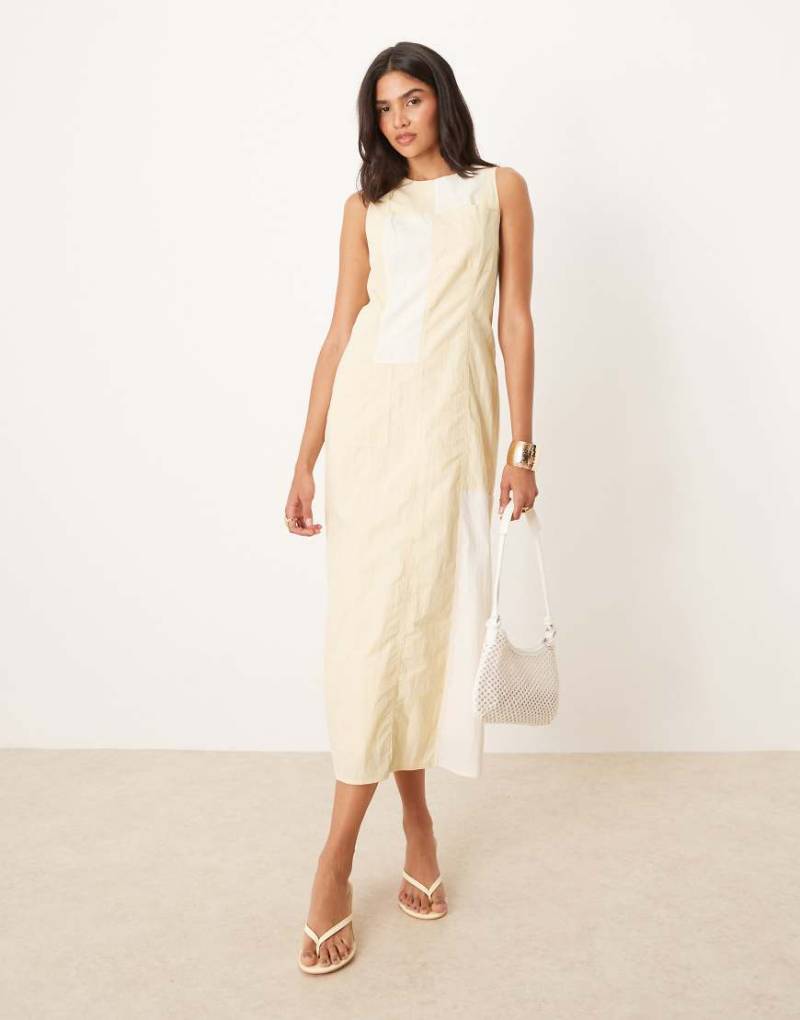 Ghospell - Gelbes Midaxi-Kleid im Patchwork-Design von Ghospell