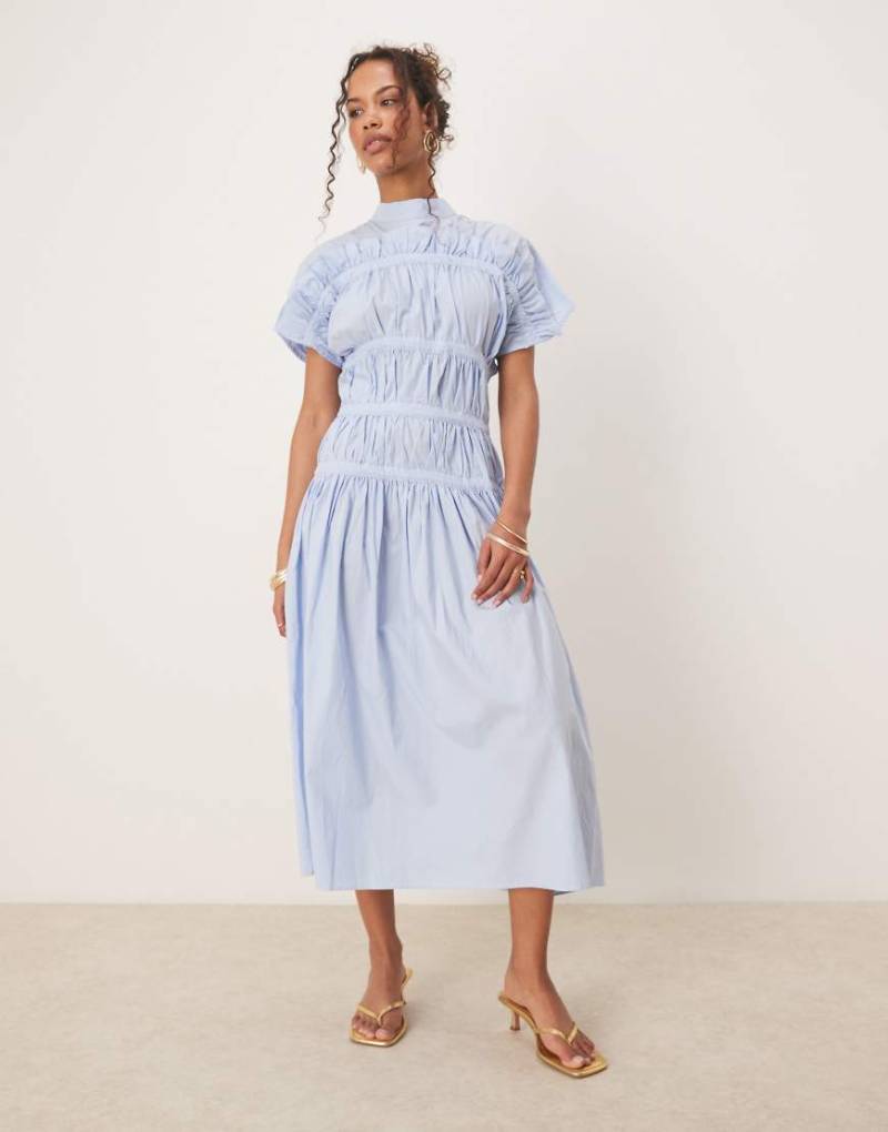 Ghospell - Hochgeschlossenes, gerafftes Midikleid in Blau von Ghospell