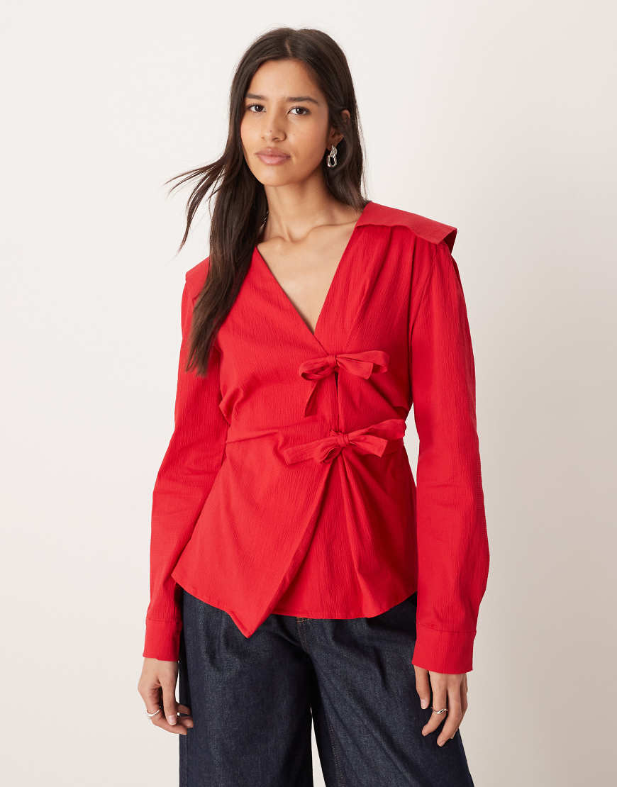 Ghospell - Julie - Wickeloberteil in Rot mit Taillenband und zwei Schleifenverschlüssen von Ghospell