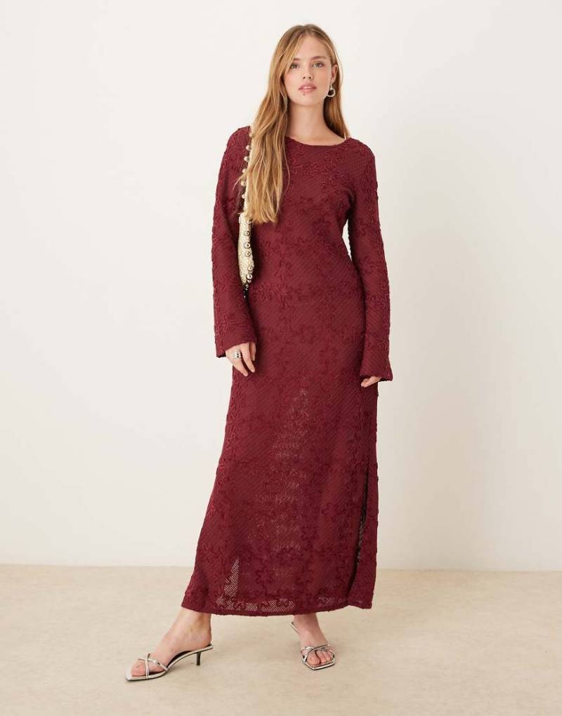 Ghospell - Langärmliges Midaxi-Kleid aus Häkelstoff in Burgunderrot von Ghospell