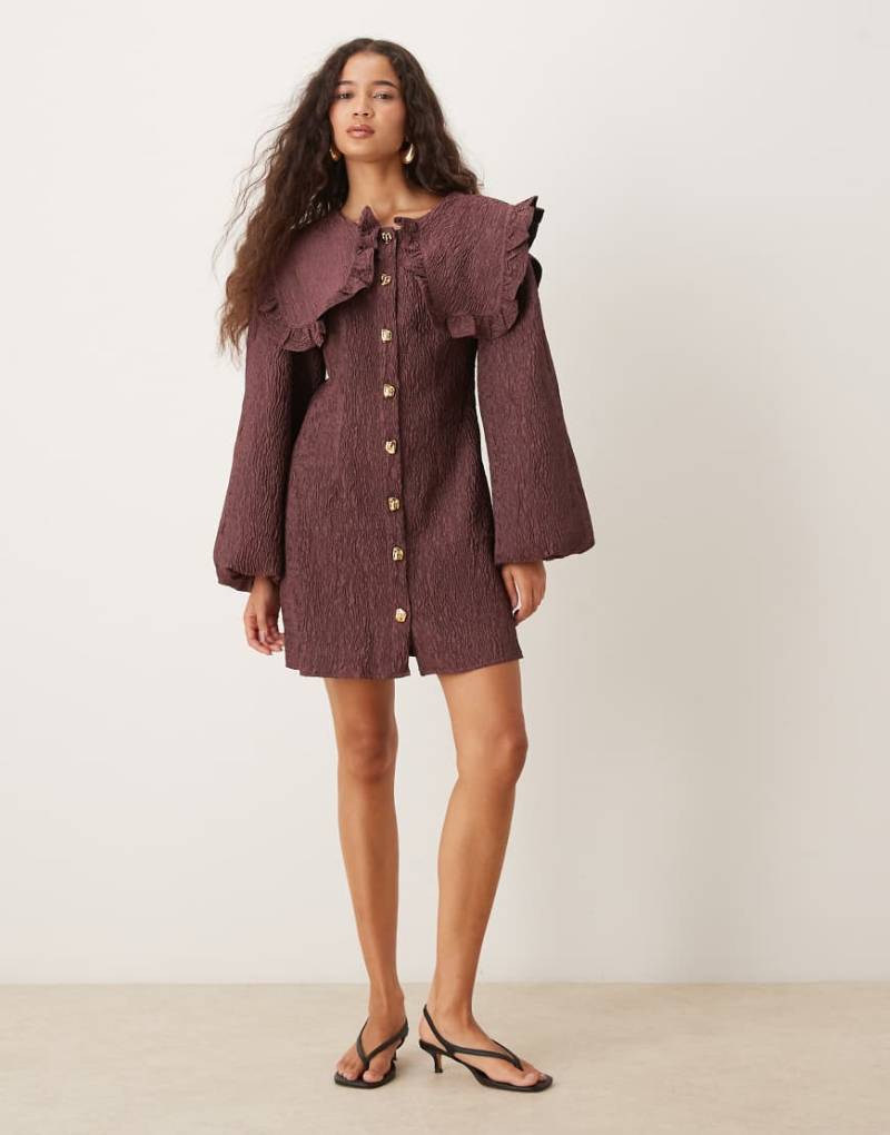 Ghospell - Minikleid in Braun mit Oversized-Kragen-Brown von Ghospell