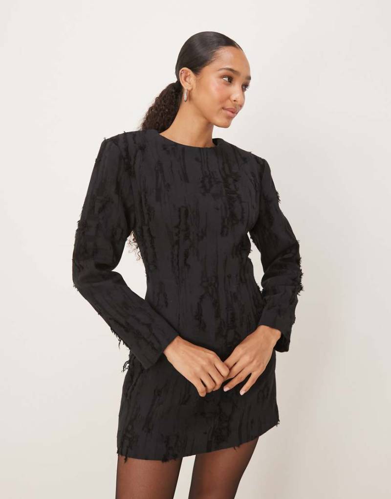 Ghospell - Minikleid in Schwarz mit akzentuierter Schulterpartie und Used-Optik von Ghospell