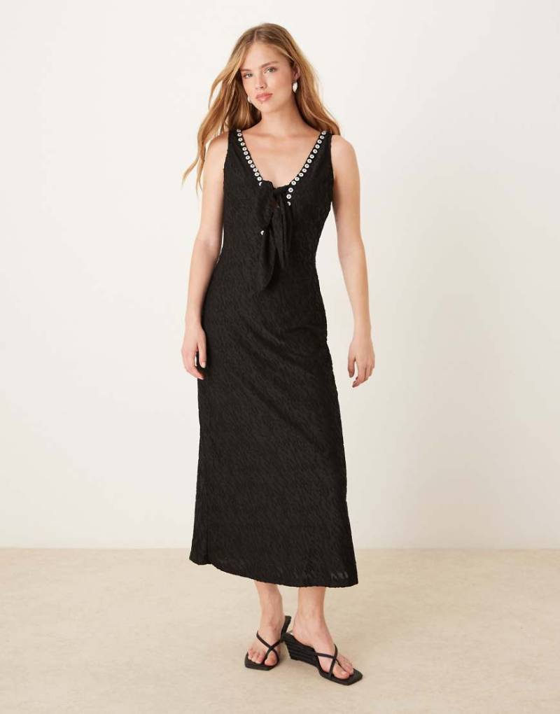 Ghospell - Mit Nieten besetztes Midaxi-Kleid in Schwarz von Ghospell