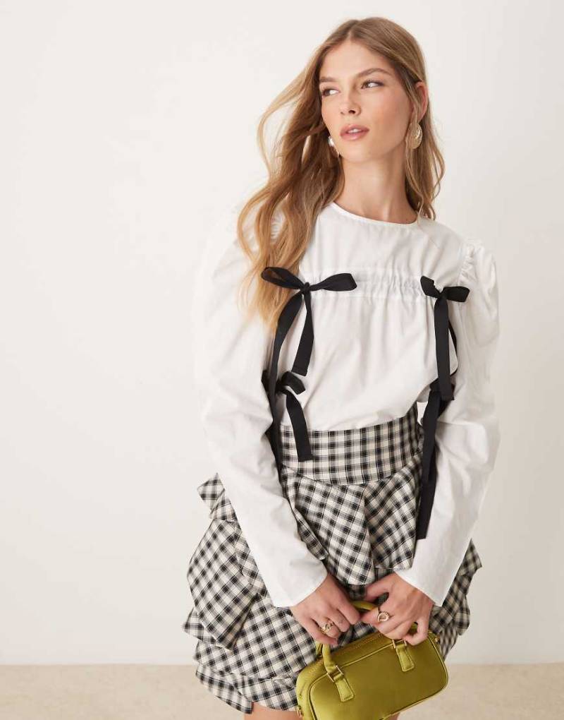 Ghospell - Oberteil in Weiß mit Tunnelzug von Ghospell