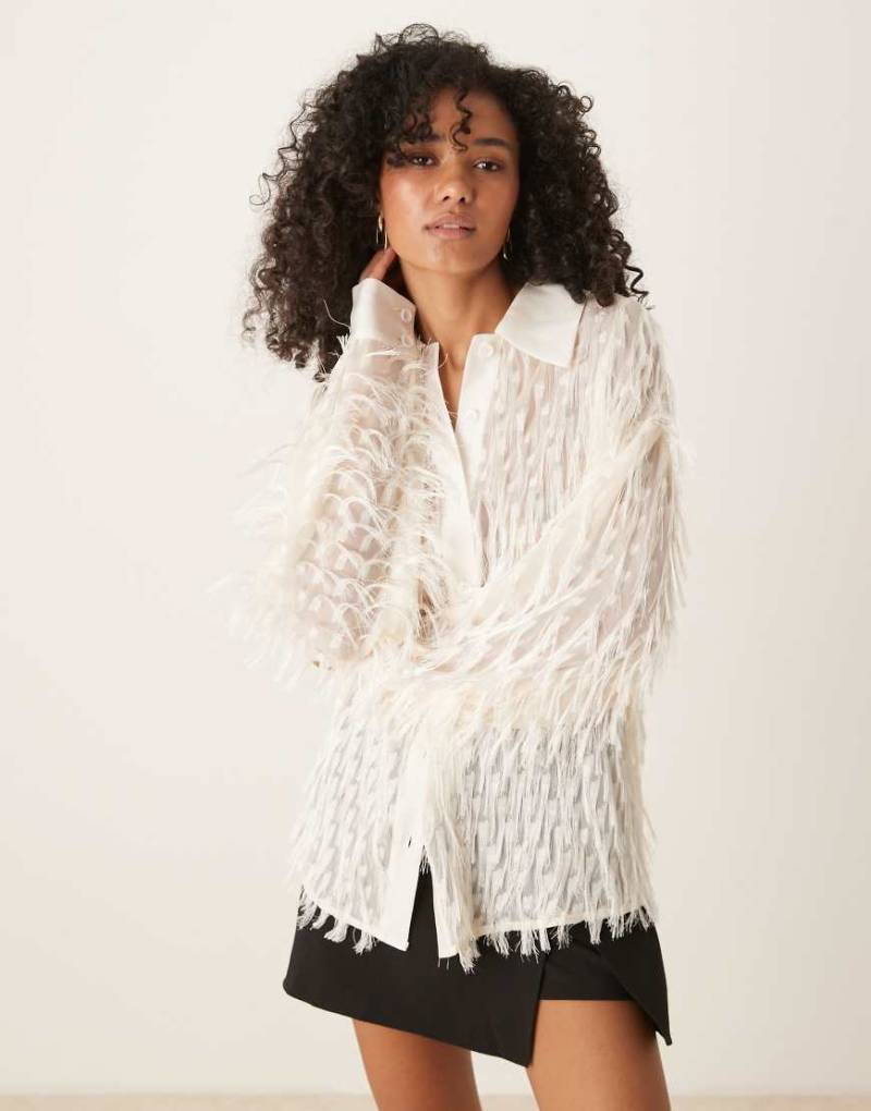 Ghospell - Strukturiertes, locker geschnittenes Hemd in Elfenbein-Weiß von Ghospell