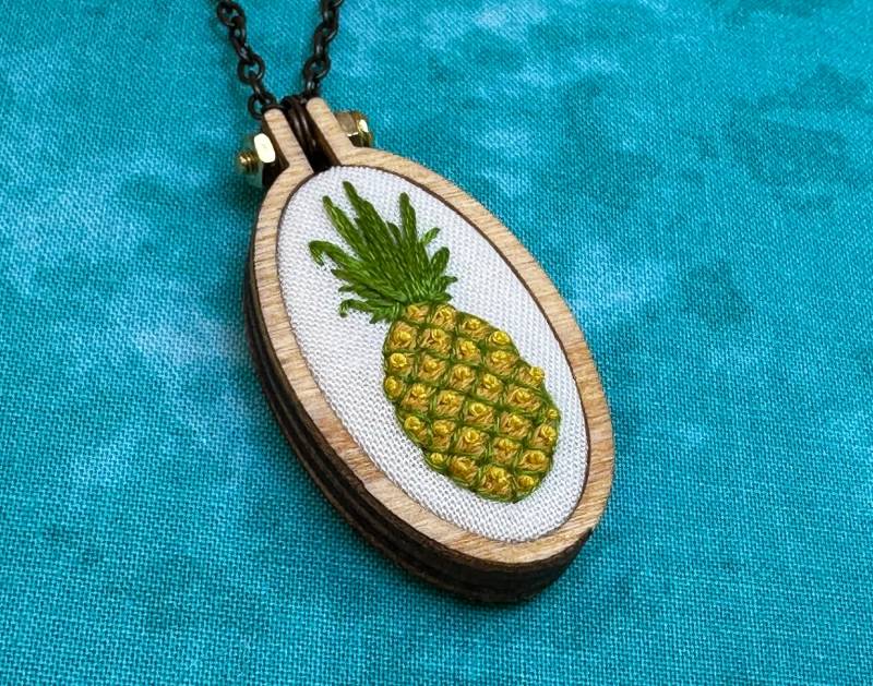 Ananas Bestickte Halskette Ananas Bestickte Halskette von GhostBarn