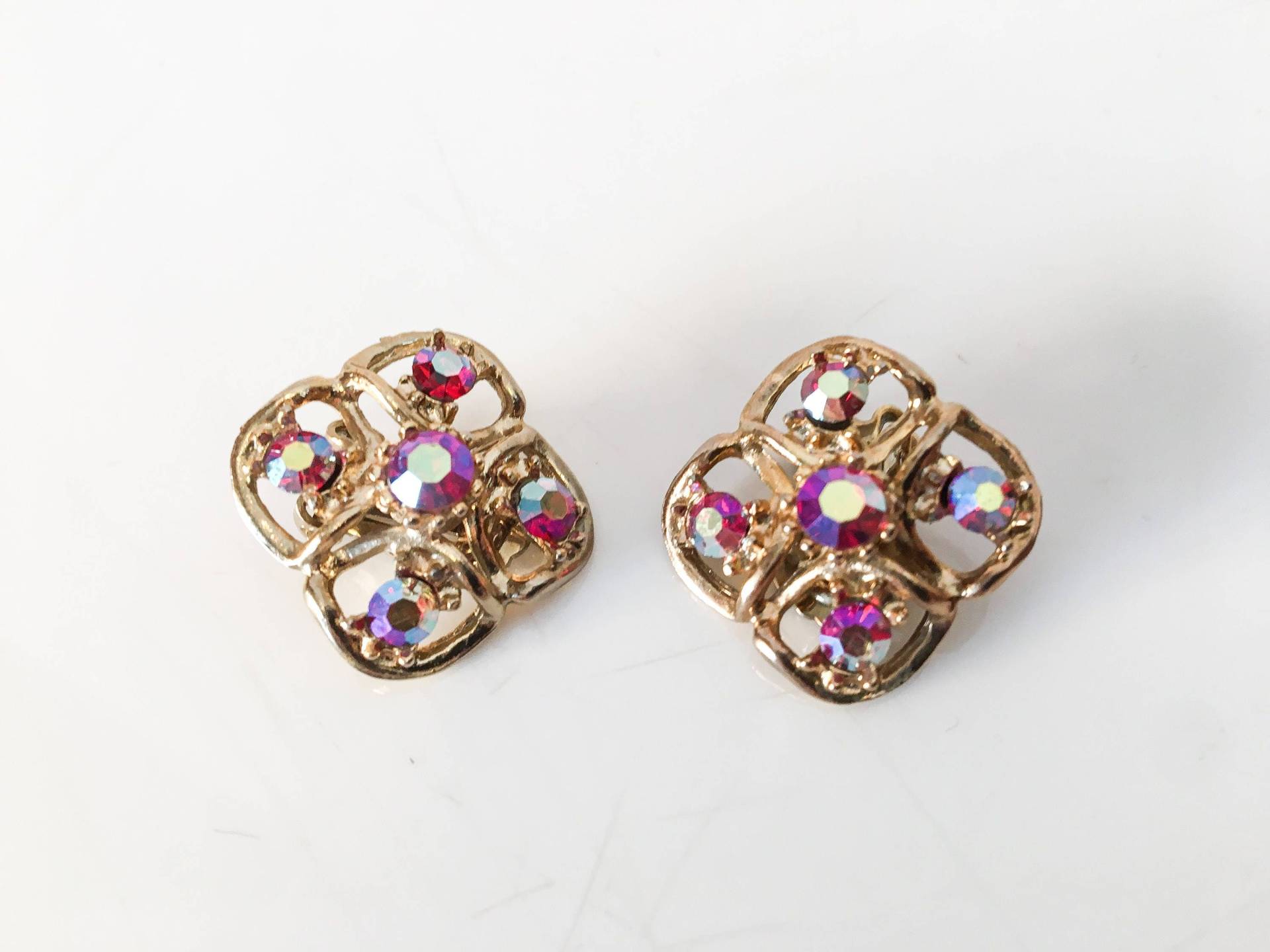 Mid Century Clip Auf Strass Ohrringe/Gold & Siam Ab Kristall 50Er Jahre 60Er Und Rot Kristalle von GhostRabbitsVintage