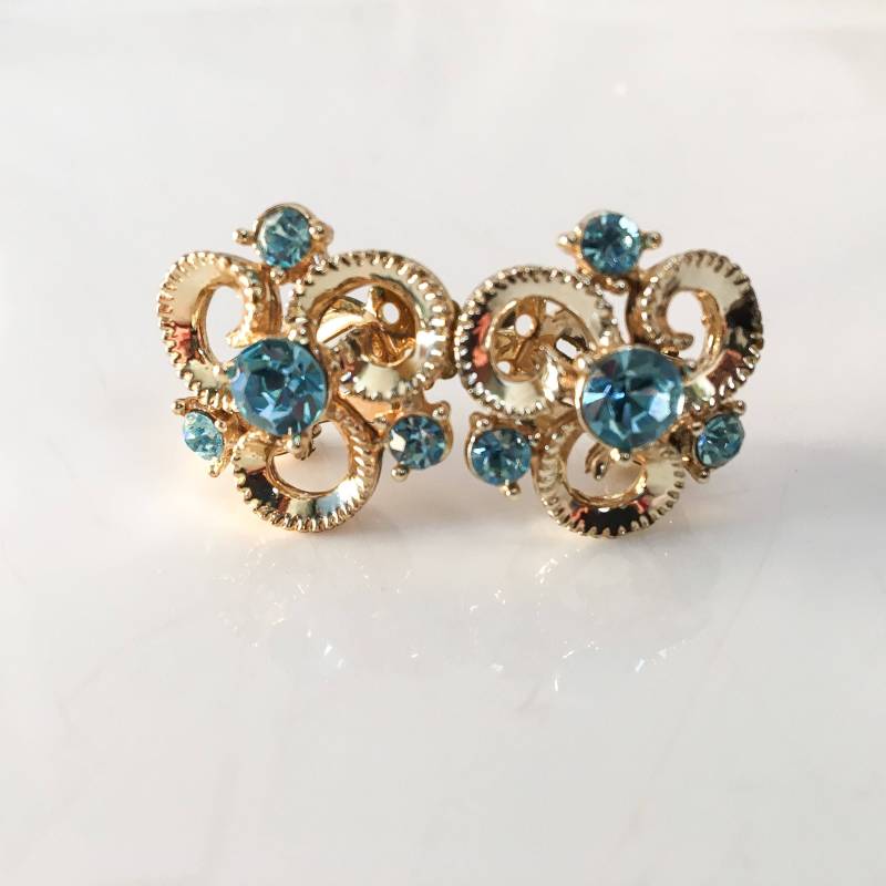 Mid Century Strass Ohrclips/Gold & Kristall Baby Blau Strasssteine 50Er 60Er Und von GhostRabbitsVintage