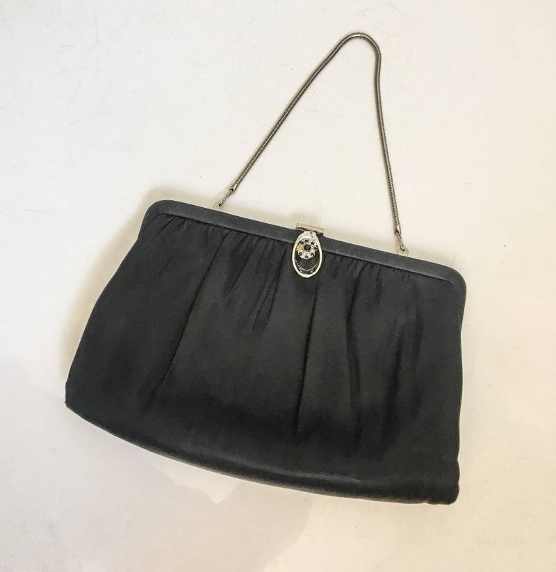 Vintage Tasche/Schwarz Satin Kupplung Handtasche Rahmen Geldbörse Von Anden Mid Century Womens Cocktail Abendtasche von GhostRabbitsVintage