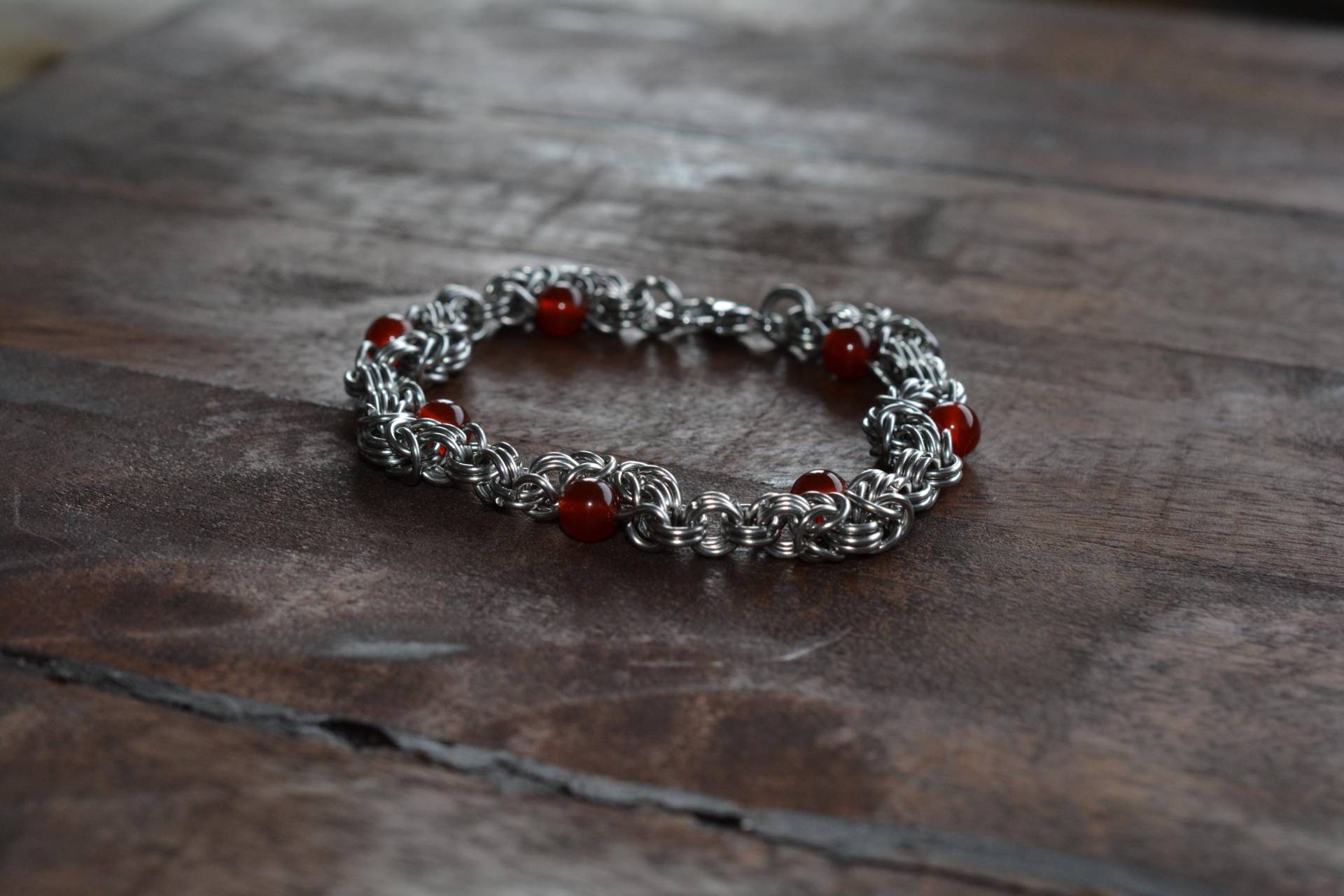 Chainmaille Armband 1/2 Romanov Mit Glasperlen Chainmaille Armband 1/2 Romanov Mit Glasperlen von Ghostchainmaille