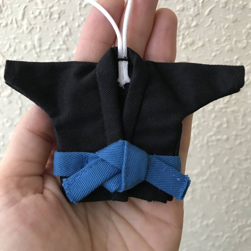 Kampfkunst Geschenk Für Karate Taekwondo Aikido Liebhaber Verzierung Dojo Schwarz Kimono Blauer Gürtel Gi Schlüsselbund Judo Und Budo von GiStoreRocks