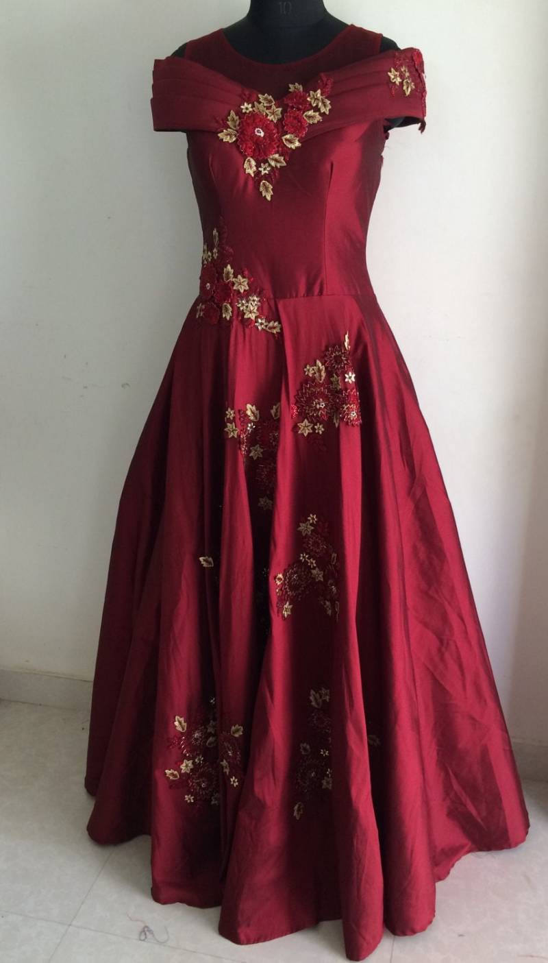 Benutzerdefiniertes Handbesticktes Kastanienbraunes Seidenabendkleid von GiaExquisiteIndian