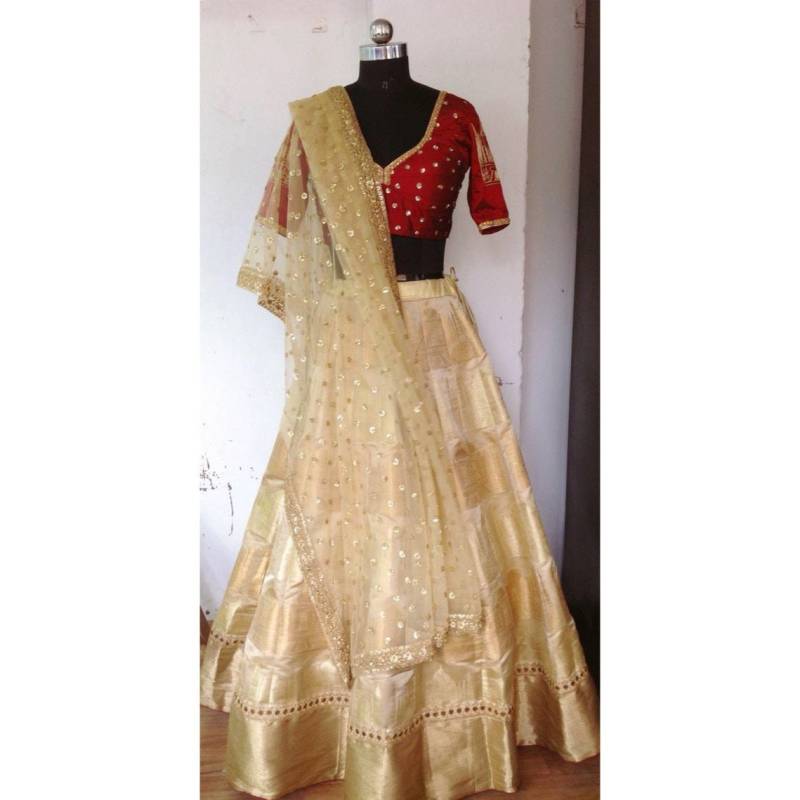Custom Taj Mahal Brokat Lehenga Mit Handbestickter Bluse von GiaExquisiteIndian