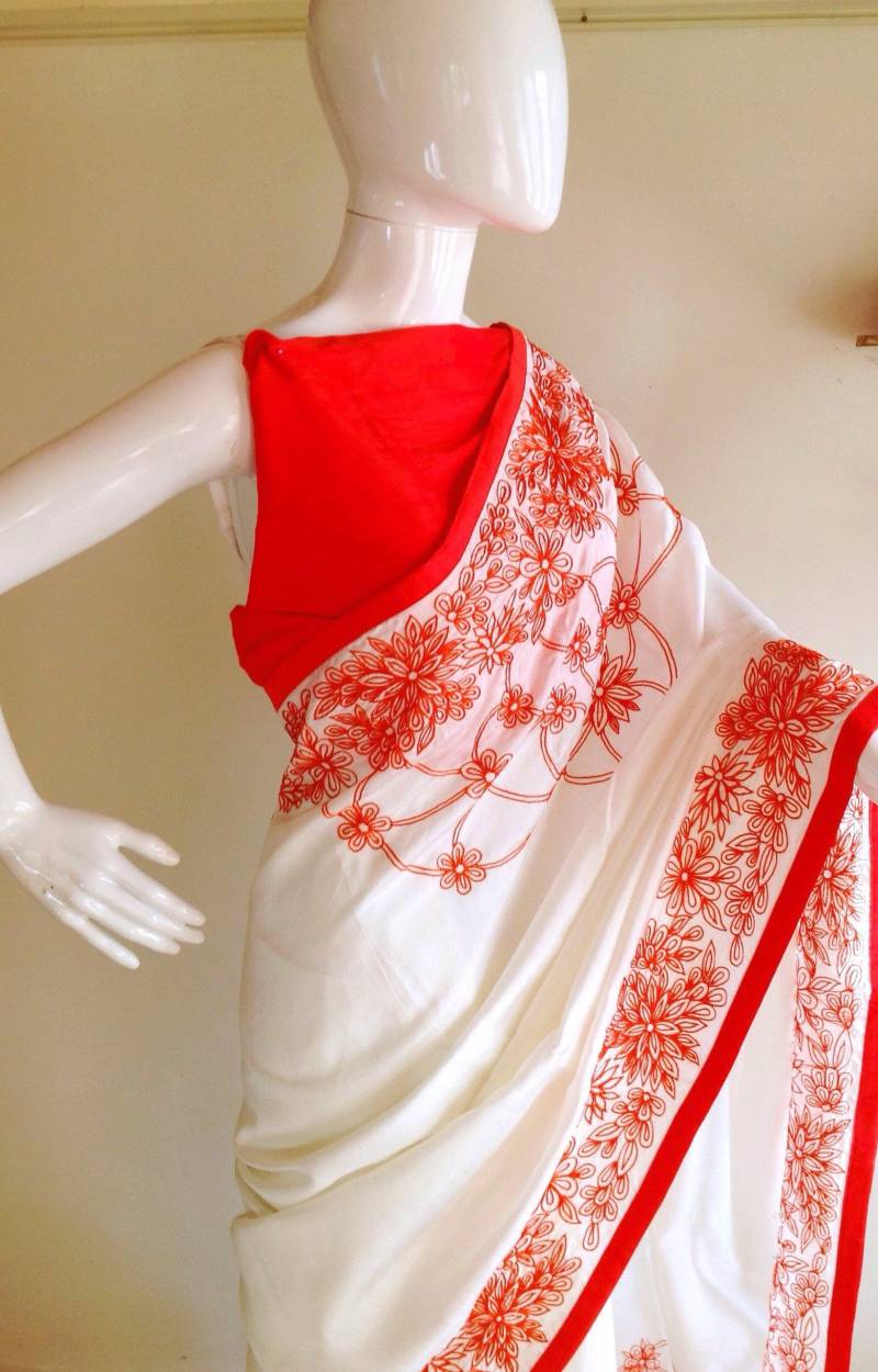 Halb Weißer, Halb Rohseide Saree Mit Handgestickten Floralen Bordüren von GiaExquisiteIndian