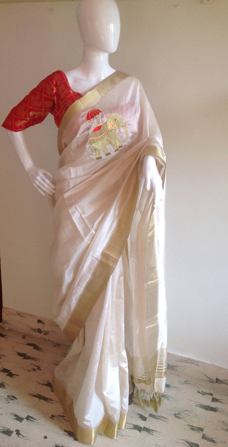 Hand Bestickter Elefant Saree Off-White Seide Mit Roter Brokat Bluse von GiaExquisiteIndian
