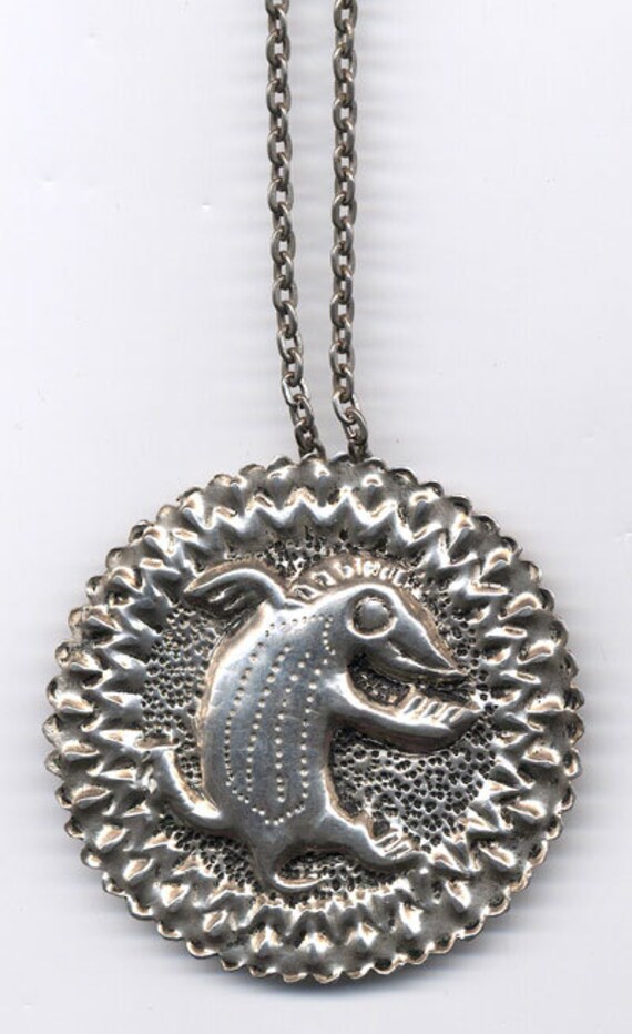 Vintage Hand Gehämmert Mexiko Gecko Anhänger - 24 "Kette Vintage Hand Gehämmert Mexiko Gecko Anhänger - 24 "Kette von GibsonsVintageShop