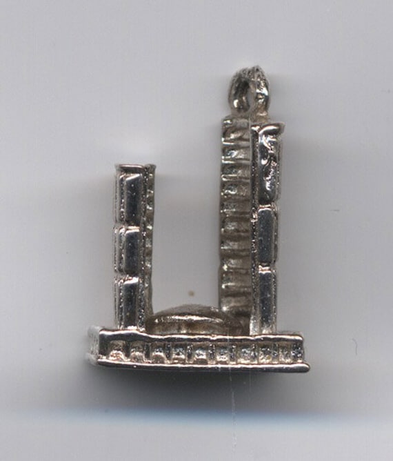Vintage Sterling Silber Toronto City Hall Charm... 3D Kanada Charm Vintage Sterling Silber Toronto City Hall Charm... 3D Kanada Charm von GibsonsVintageShop